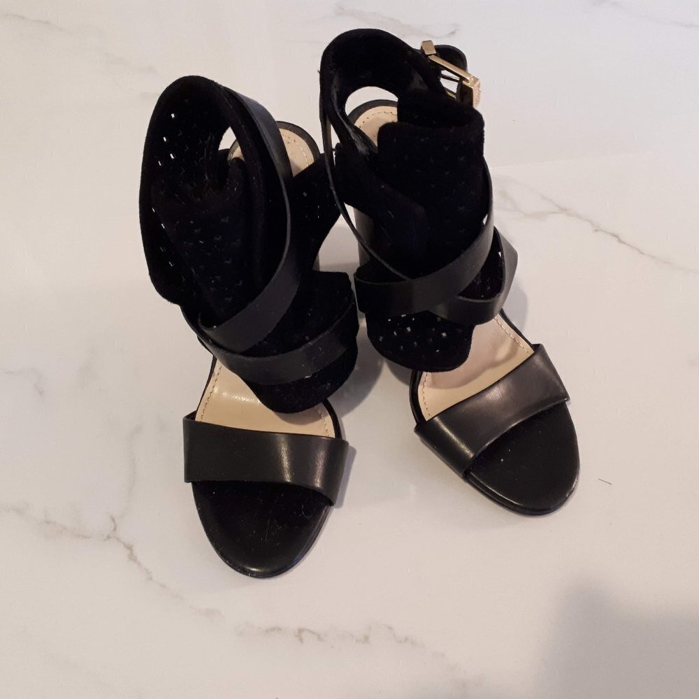 NWOT Guess black block heel bootie sandal, Size 6M